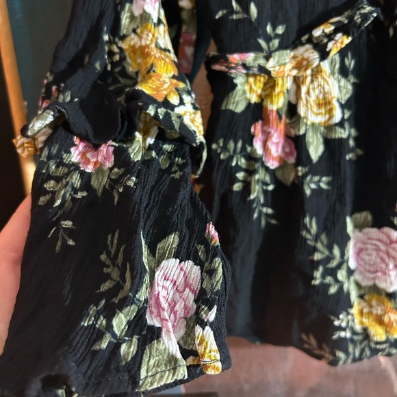 American Eagle Outfitters Boho Black Floral Top Size Small - Picture 2 of 16